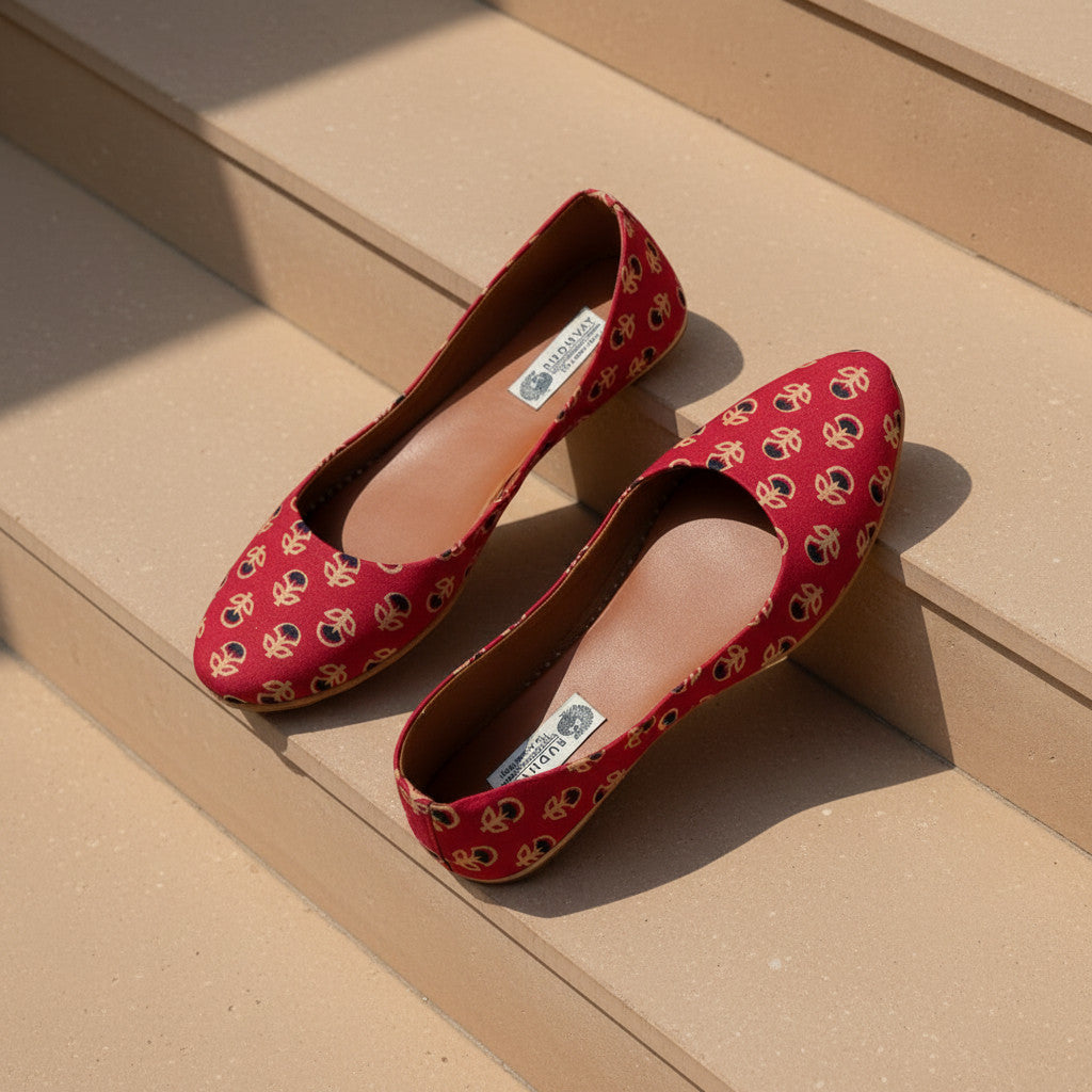 For the vibrant-energy mom - Red Printed Jutti
