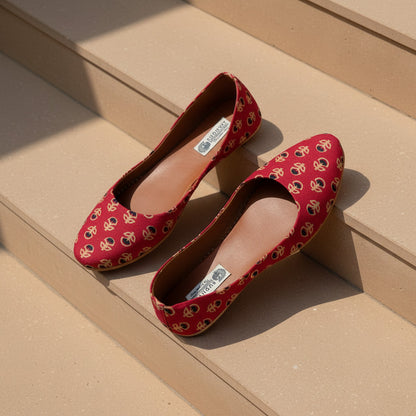 For the vibrant-energy mom - Red Printed Jutti