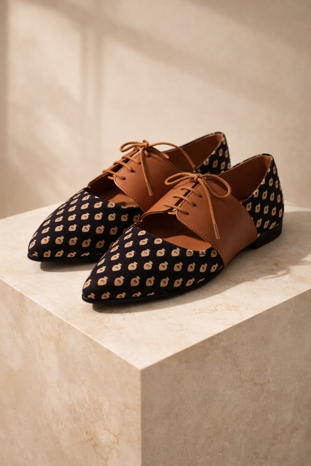 For the classic elegance mom - Black Lace Printed Jutti