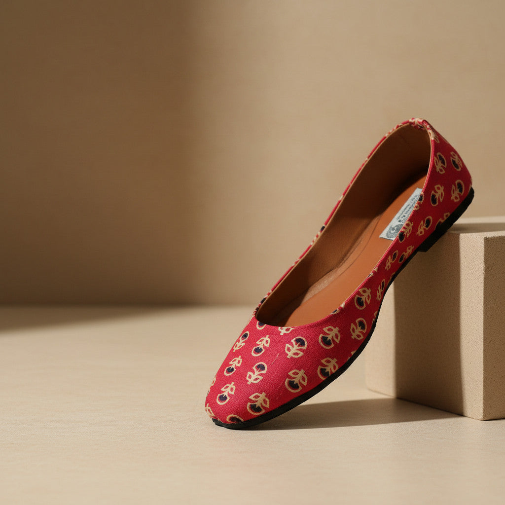 For the vibrant-energy mom - Red Printed Jutti