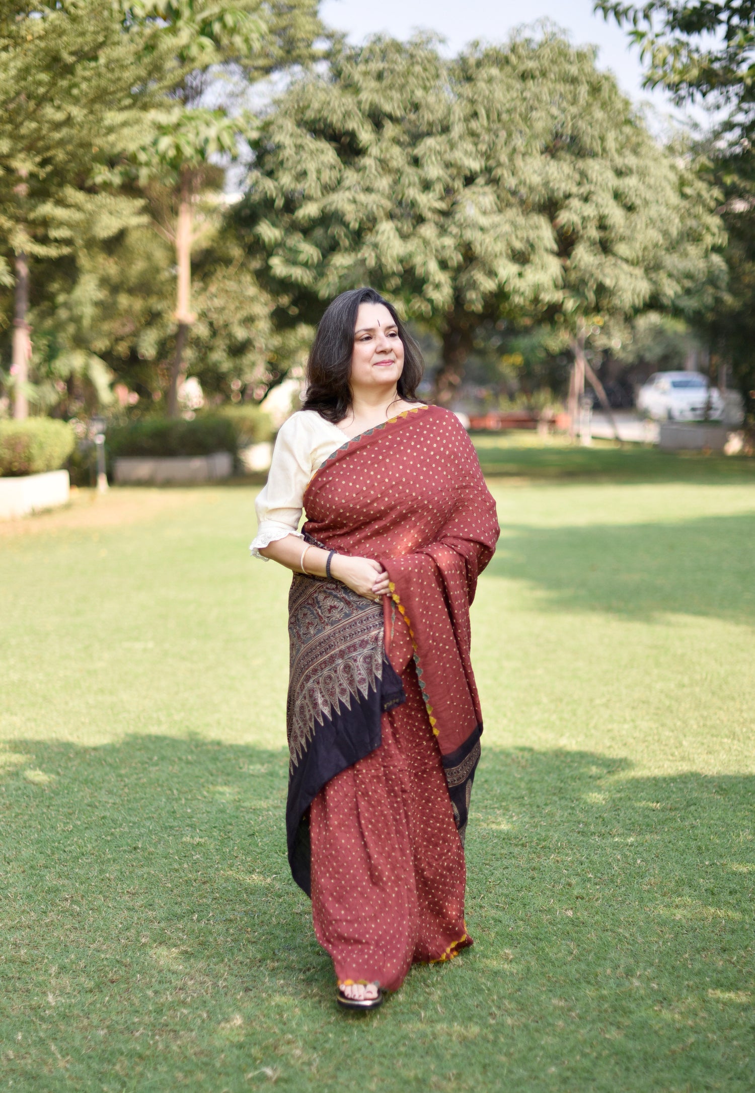 Saree Poses for Best Friends Shoot