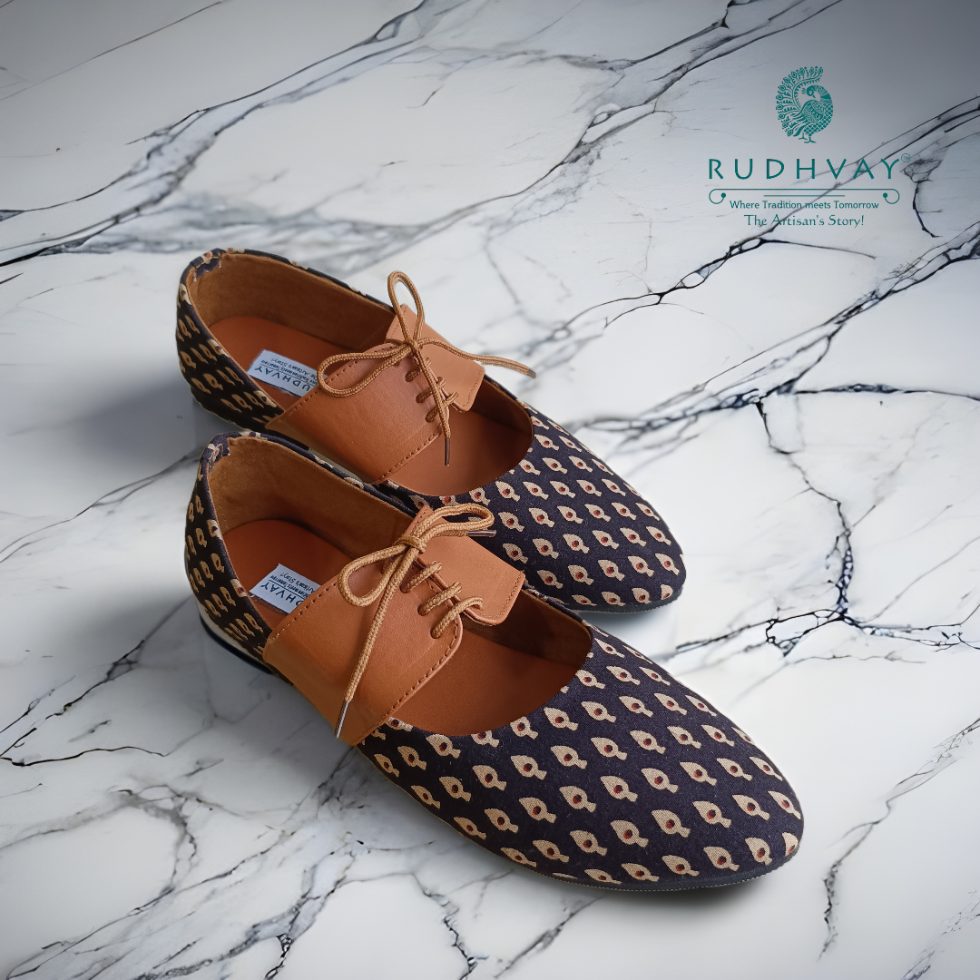 Rudhvay Black Fabric Jutti with Laces