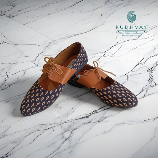 Rudhvay Black Fabric Jutti with Laces