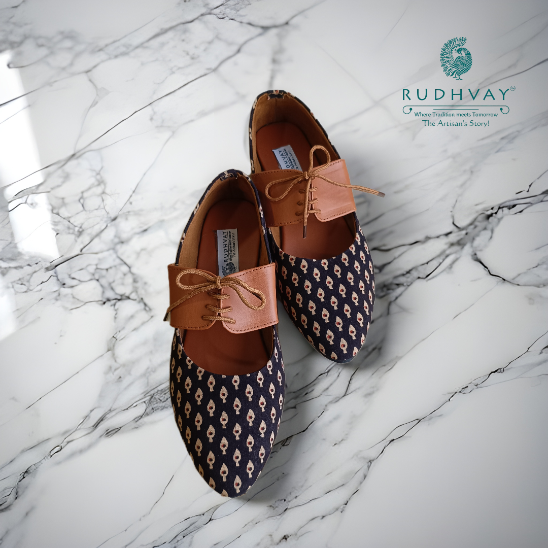 Rudhvay Black Fabric Jutti with Laces